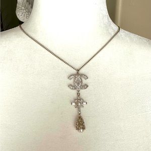 CHANEL CC logo rhinestone Pearl cross necklace